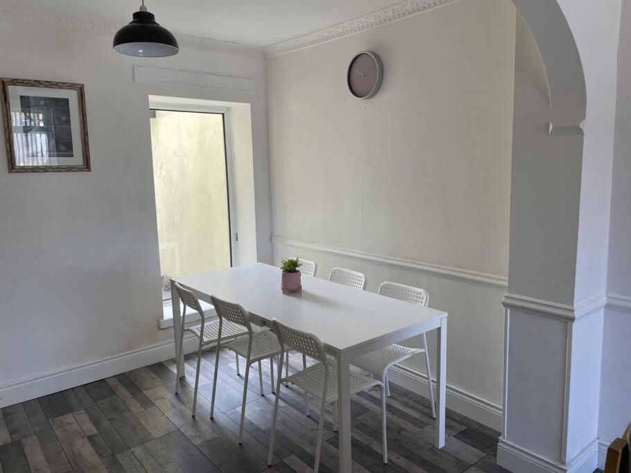 Holiday home Acushla House *